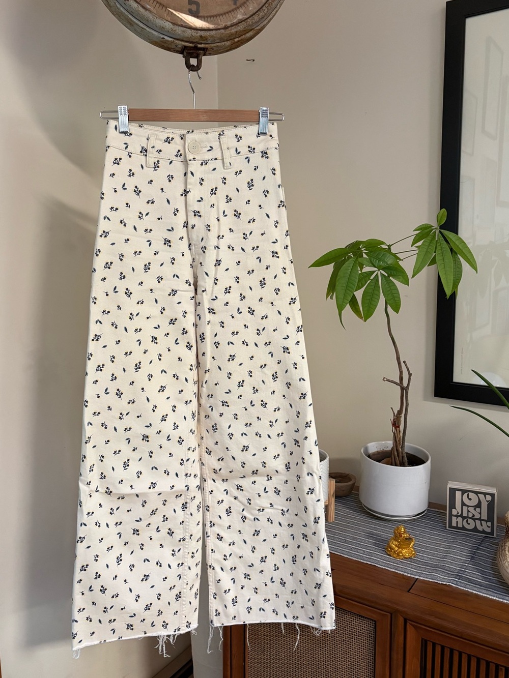 Zara Cream Floral Wide-Leg Jeans with Navy & Yellow Print Size 2 - Picture 4 of 7